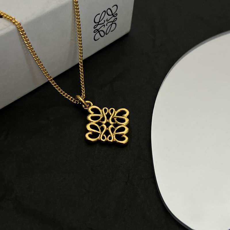 Loewe necklace 06lyx24 (3)
